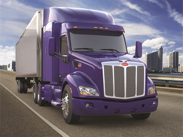 <p><strong>Paccar&rsquo;s new, fully integrated powertrain featuring the all-new Paccar Automated Transmission offers customers 399 lbs. of total vehicle weight savings and 7% total fuel economy savings on the Model 579 Epiq model.</strong></p>