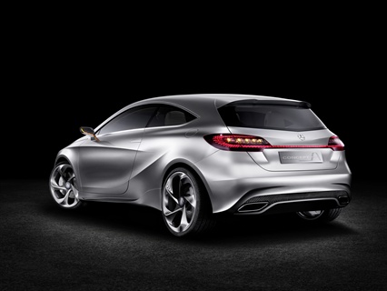 The front end of the Concept AClass shows the MercedesBenz star logo
