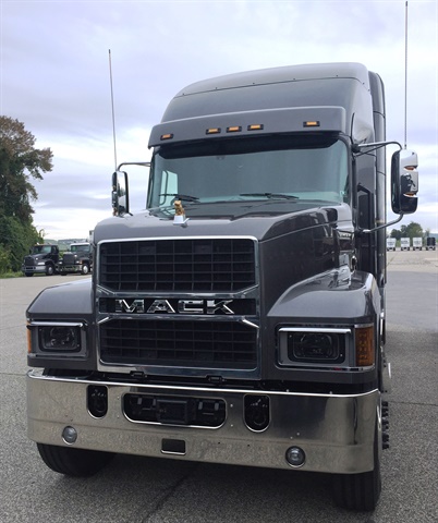 <p><strong>The Mack Pinnacle also features all-new LED headlights and a new grille&nbsp;that echoes the design of the Mack Anthem.</strong></p>