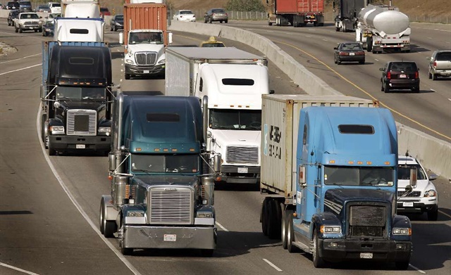 <p><strong>Trucking and highway stakeholder groups are less than thrilled with devils in the details of the gargantuan Trump infrastructure plan</strong>. <em>Photo: U.S. Dept. of Transportation</em></p>
